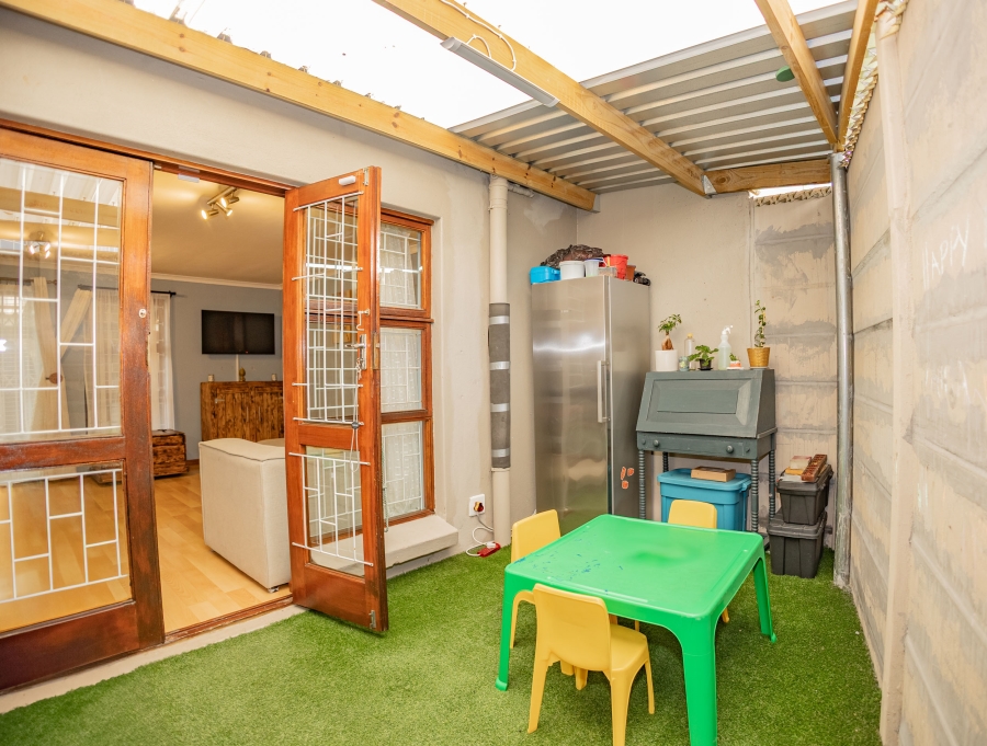3 Bedroom Property for Sale in Oakdale Western Cape